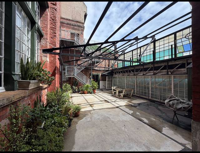 300M² BUILDING TO LET IN WOODSTOCK